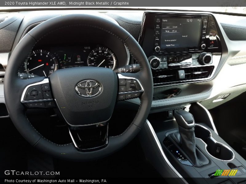 Midnight Black Metallic / Graphite 2020 Toyota Highlander XLE AWD