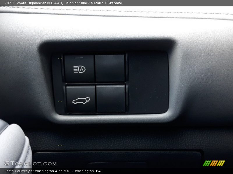 Midnight Black Metallic / Graphite 2020 Toyota Highlander XLE AWD