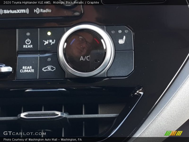 Midnight Black Metallic / Graphite 2020 Toyota Highlander XLE AWD