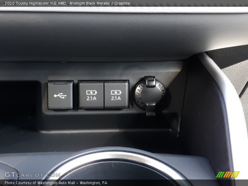 Midnight Black Metallic / Graphite 2020 Toyota Highlander XLE AWD
