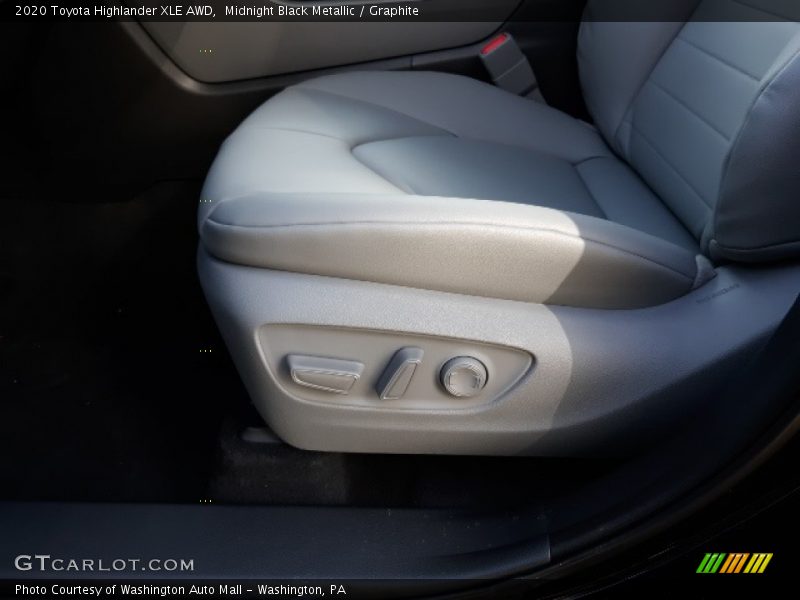 Midnight Black Metallic / Graphite 2020 Toyota Highlander XLE AWD