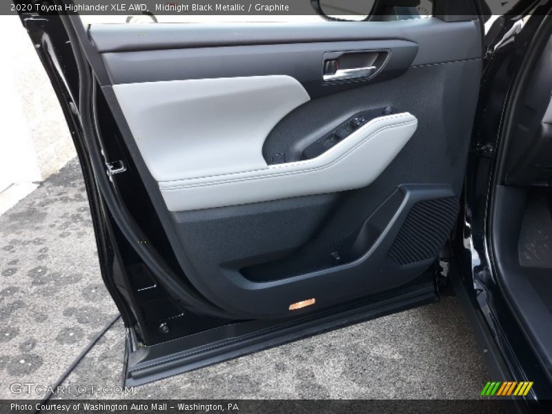 Midnight Black Metallic / Graphite 2020 Toyota Highlander XLE AWD
