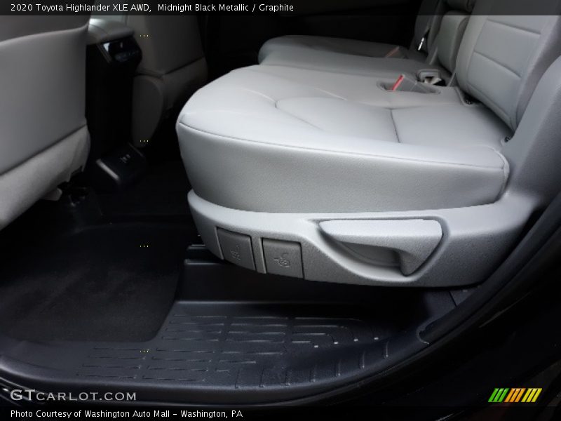 Midnight Black Metallic / Graphite 2020 Toyota Highlander XLE AWD