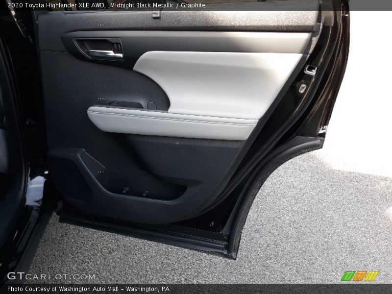 Midnight Black Metallic / Graphite 2020 Toyota Highlander XLE AWD