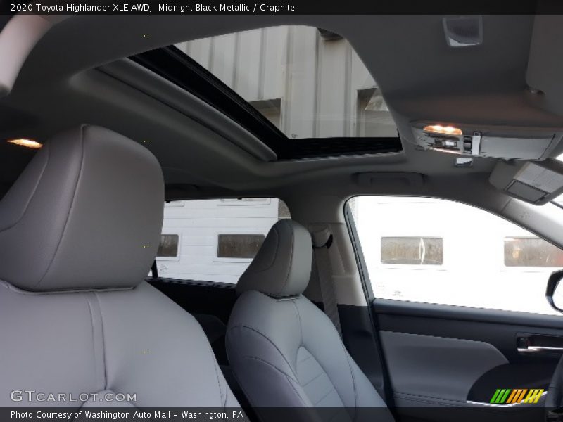 Midnight Black Metallic / Graphite 2020 Toyota Highlander XLE AWD