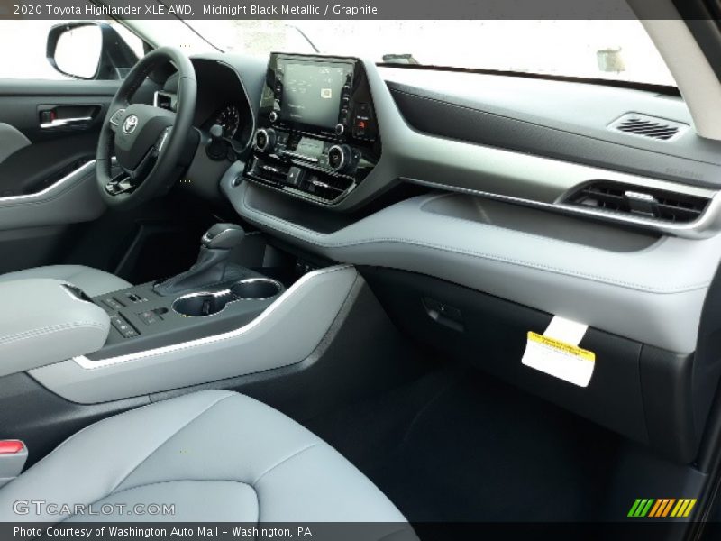 Midnight Black Metallic / Graphite 2020 Toyota Highlander XLE AWD