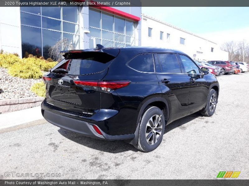 Midnight Black Metallic / Graphite 2020 Toyota Highlander XLE AWD