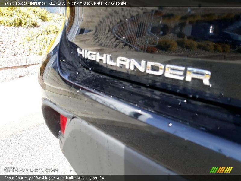 Midnight Black Metallic / Graphite 2020 Toyota Highlander XLE AWD