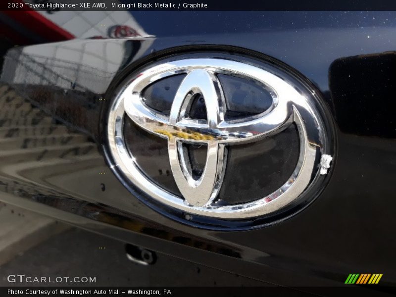 Midnight Black Metallic / Graphite 2020 Toyota Highlander XLE AWD
