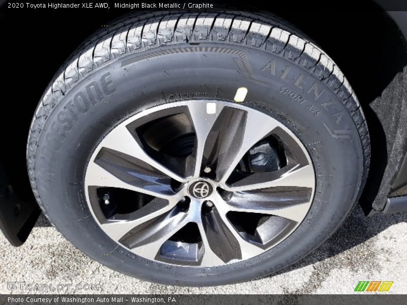 Midnight Black Metallic / Graphite 2020 Toyota Highlander XLE AWD