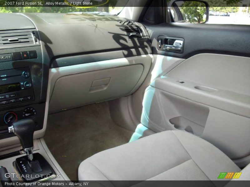 Alloy Metallic / Light Stone 2007 Ford Fusion SE