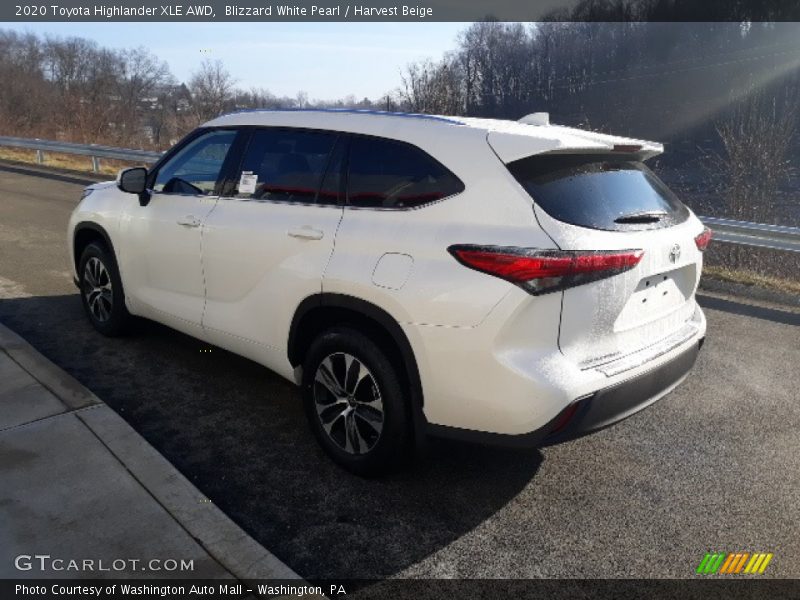 Blizzard White Pearl / Harvest Beige 2020 Toyota Highlander XLE AWD