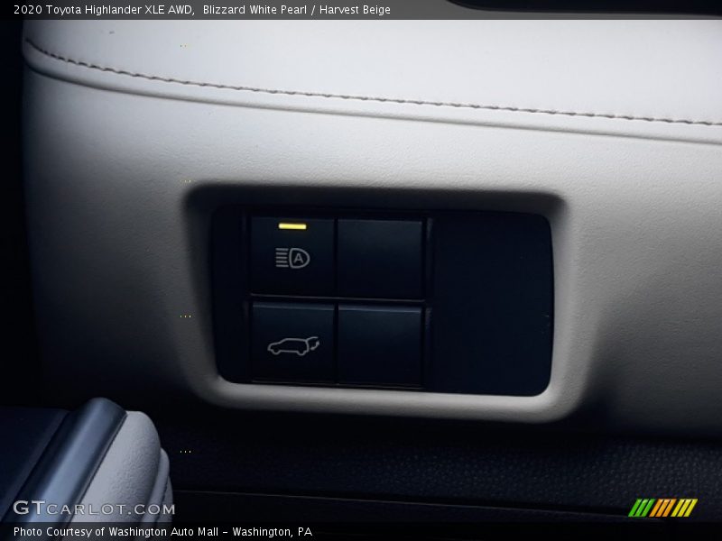 Blizzard White Pearl / Harvest Beige 2020 Toyota Highlander XLE AWD