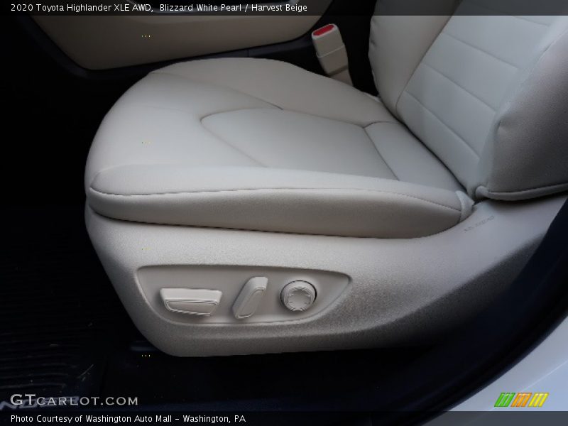 Blizzard White Pearl / Harvest Beige 2020 Toyota Highlander XLE AWD