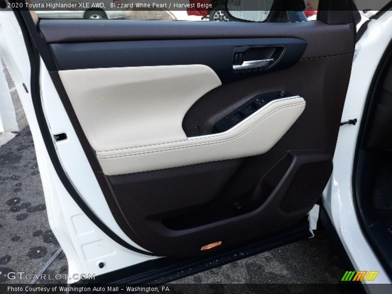 Blizzard White Pearl / Harvest Beige 2020 Toyota Highlander XLE AWD