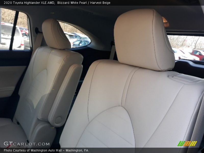 Blizzard White Pearl / Harvest Beige 2020 Toyota Highlander XLE AWD