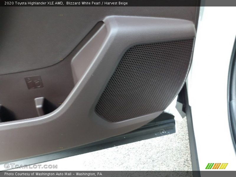 Blizzard White Pearl / Harvest Beige 2020 Toyota Highlander XLE AWD