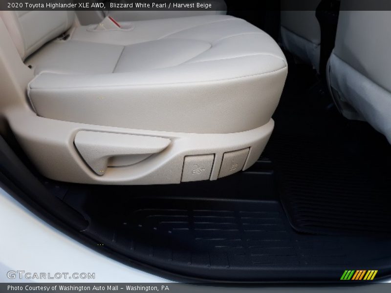 Blizzard White Pearl / Harvest Beige 2020 Toyota Highlander XLE AWD