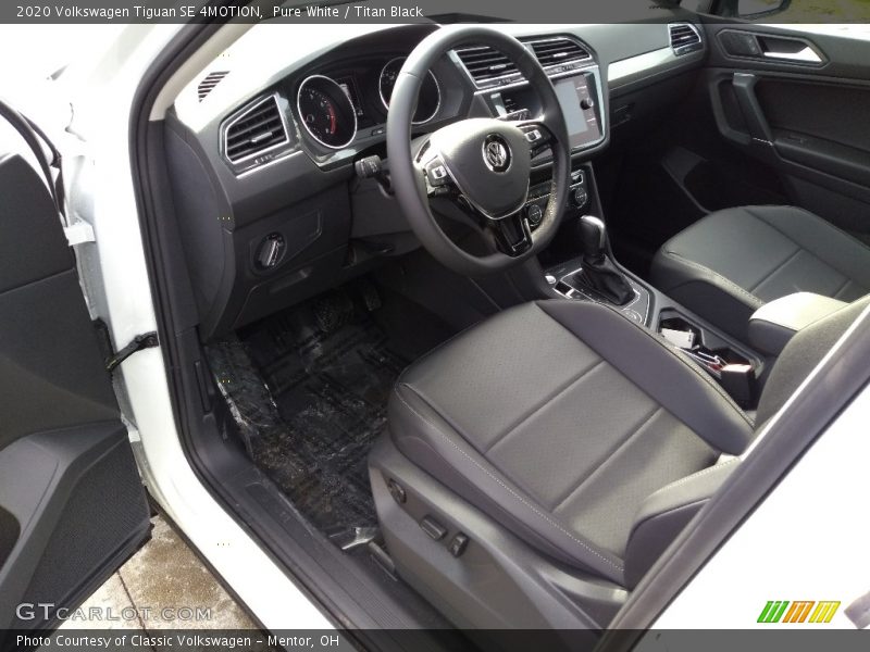 Front Seat of 2020 Tiguan SE 4MOTION