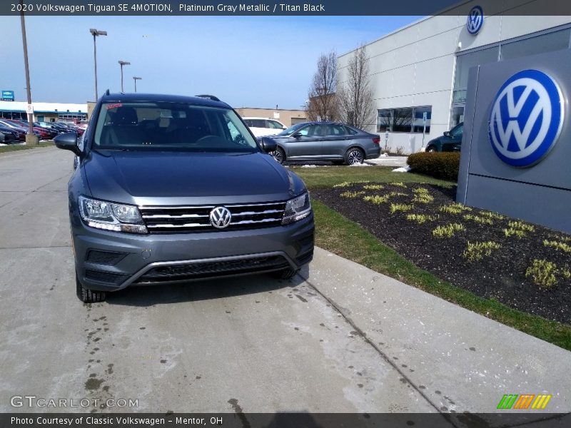 Platinum Gray Metallic / Titan Black 2020 Volkswagen Tiguan SE 4MOTION