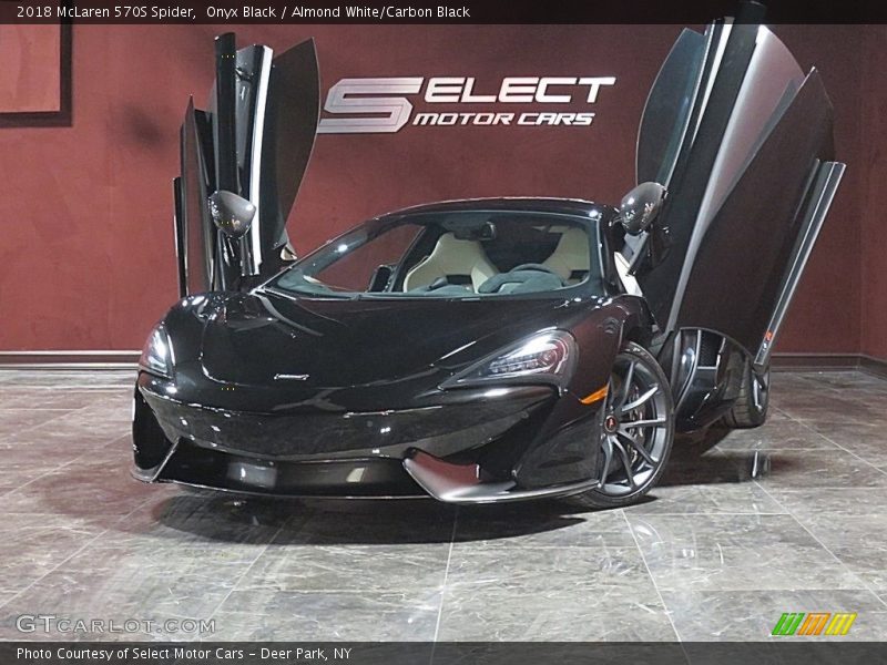 Onyx Black / Almond White/Carbon Black 2018 McLaren 570S Spider