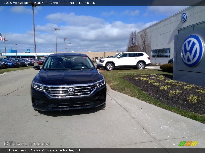 Deep Black Pearl / Titan Black 2020 Volkswagen Passat SEL