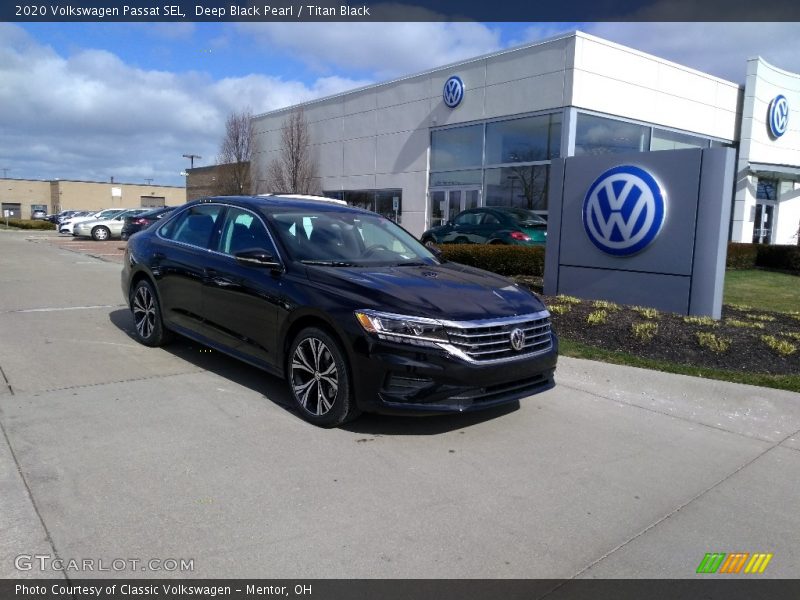 Deep Black Pearl / Titan Black 2020 Volkswagen Passat SEL