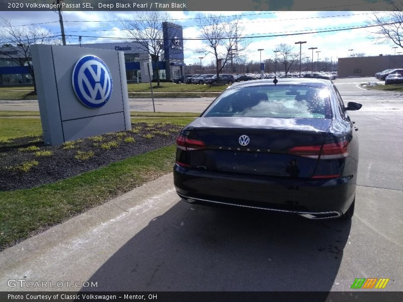 Deep Black Pearl / Titan Black 2020 Volkswagen Passat SEL