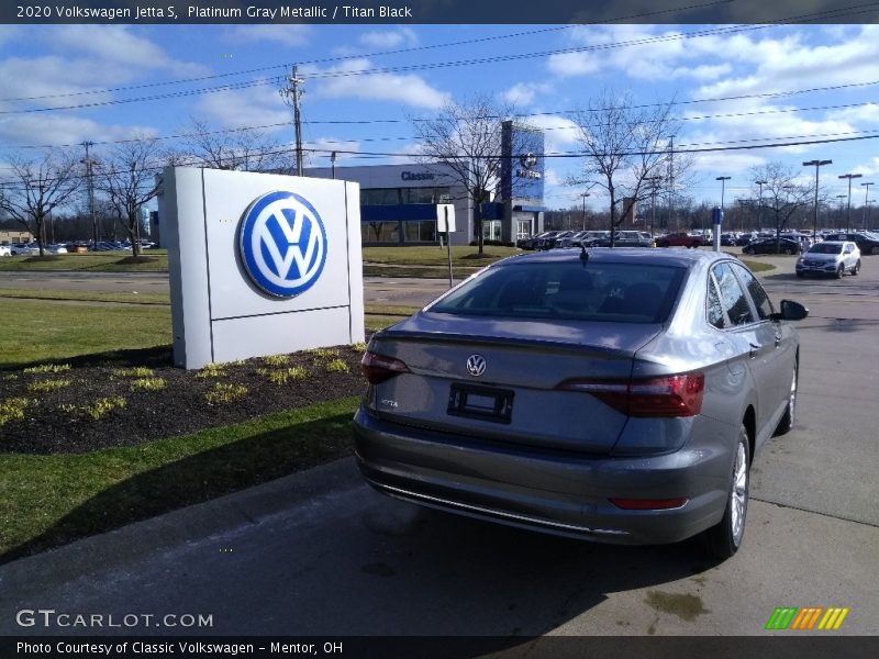 Platinum Gray Metallic / Titan Black 2020 Volkswagen Jetta S