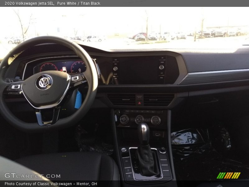 Pure White / Titan Black 2020 Volkswagen Jetta SEL
