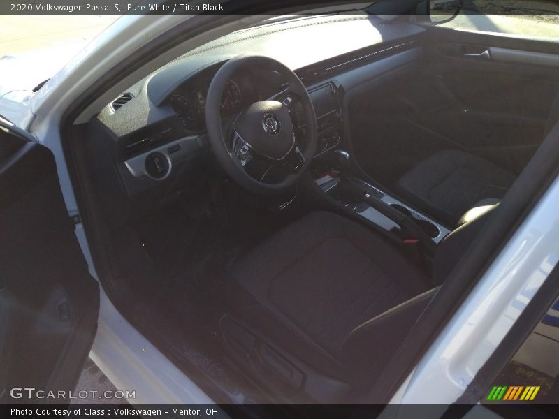 Pure White / Titan Black 2020 Volkswagen Passat S