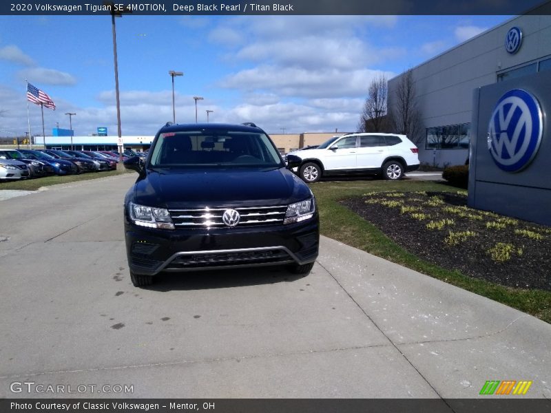 Deep Black Pearl / Titan Black 2020 Volkswagen Tiguan SE 4MOTION