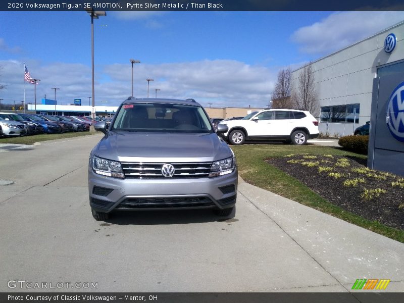 Pyrite Silver Metallic / Titan Black 2020 Volkswagen Tiguan SE 4MOTION