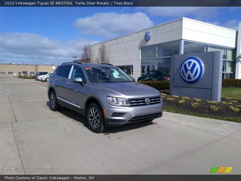 Pyrite Silver Metallic / Titan Black 2020 Volkswagen Tiguan SE 4MOTION