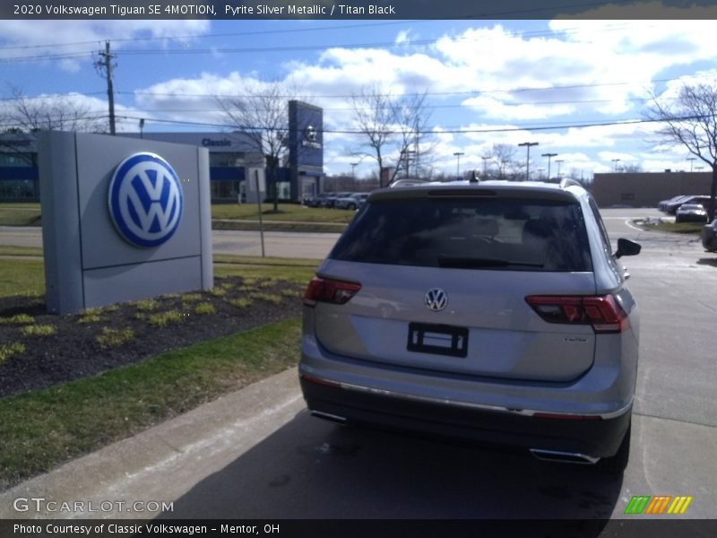 Pyrite Silver Metallic / Titan Black 2020 Volkswagen Tiguan SE 4MOTION
