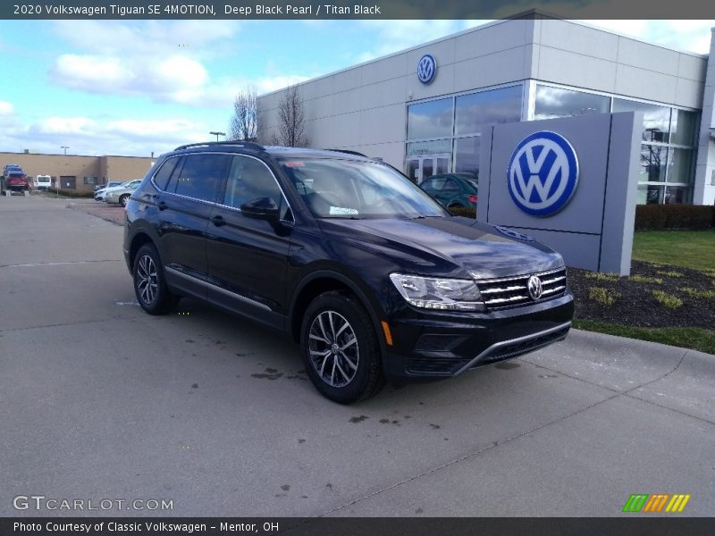 Deep Black Pearl / Titan Black 2020 Volkswagen Tiguan SE 4MOTION