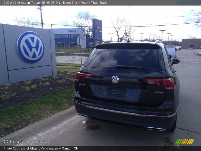 Deep Black Pearl / Titan Black 2020 Volkswagen Tiguan SE 4MOTION