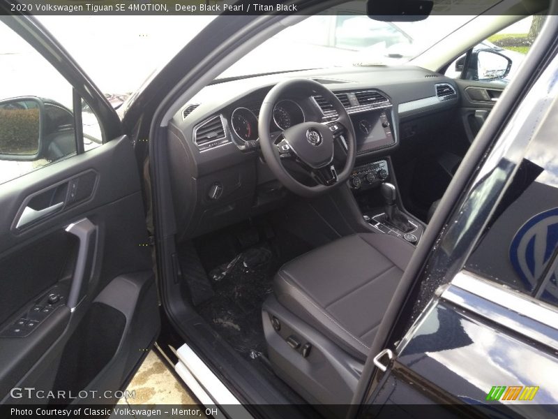 Deep Black Pearl / Titan Black 2020 Volkswagen Tiguan SE 4MOTION