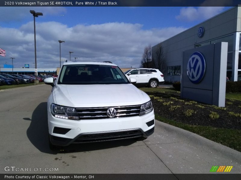 Pure White / Titan Black 2020 Volkswagen Tiguan SE 4MOTION