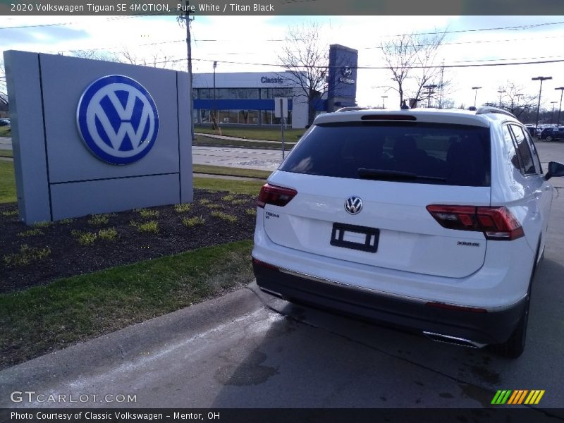 Pure White / Titan Black 2020 Volkswagen Tiguan SE 4MOTION