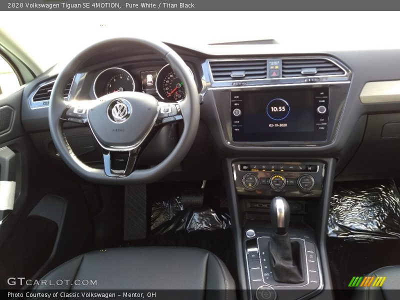 Pure White / Titan Black 2020 Volkswagen Tiguan SE 4MOTION