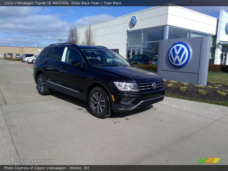 Deep Black Pearl / Titan Black 2020 Volkswagen Tiguan SE 4MOTION