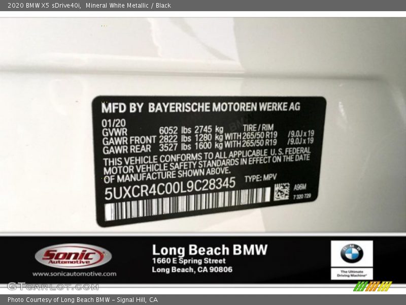 Mineral White Metallic / Black 2020 BMW X5 sDrive40i