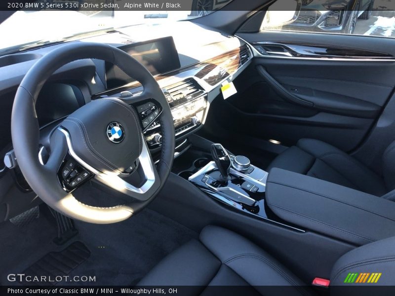 Alpine White / Black 2020 BMW 5 Series 530i xDrive Sedan