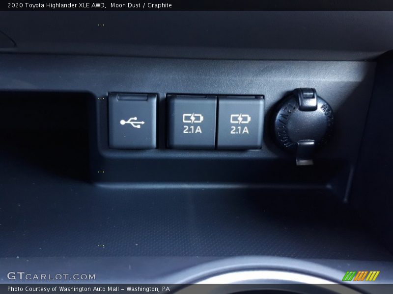 Moon Dust / Graphite 2020 Toyota Highlander XLE AWD