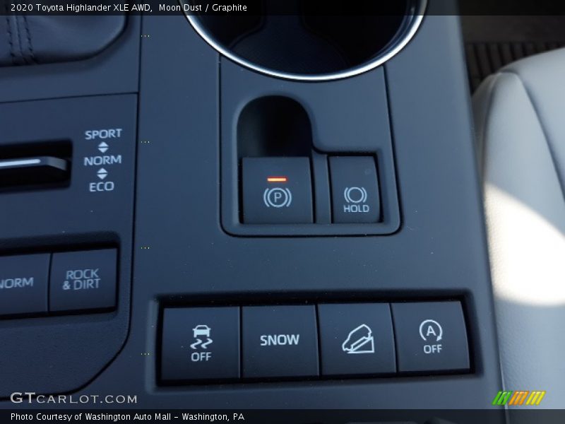 Moon Dust / Graphite 2020 Toyota Highlander XLE AWD