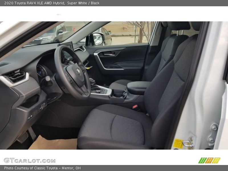 Super White / Black 2020 Toyota RAV4 XLE AWD Hybrid