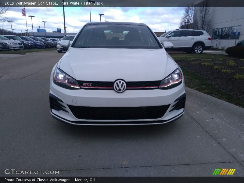 Pure White / Titan Black 2019 Volkswagen Golf GTI SE