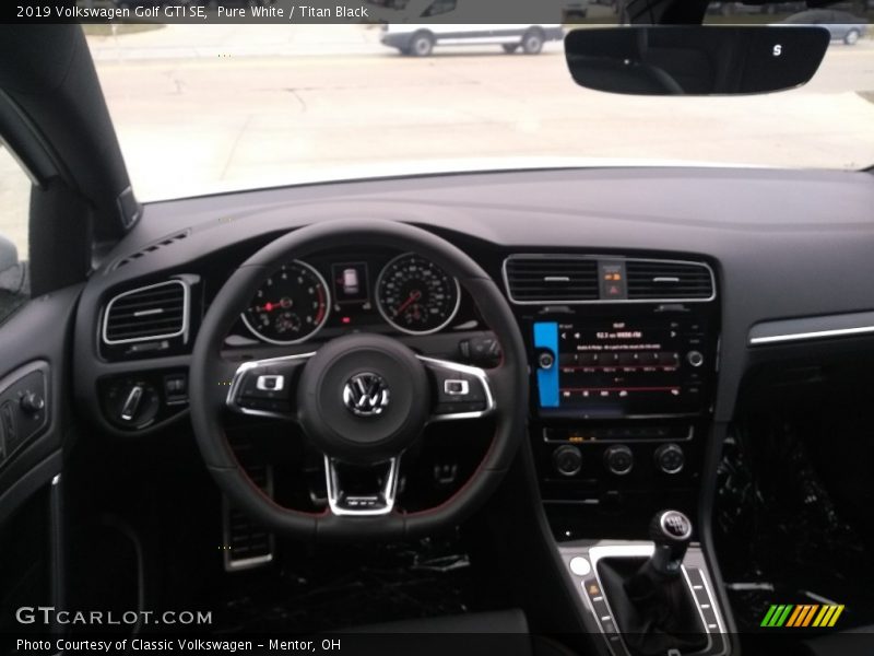 Pure White / Titan Black 2019 Volkswagen Golf GTI SE