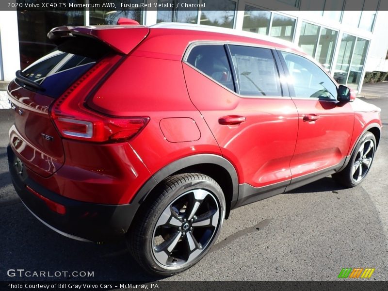 Fusion Red Metallic / Charcoal 2020 Volvo XC40 T5 Momentum AWD